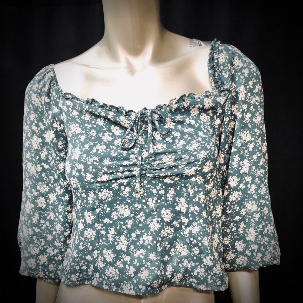 Astr the Label Women's Cropped Peasant Top - New with Tags
